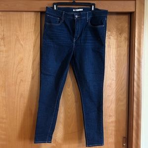 Levi’s 702 Skinny Jeans
